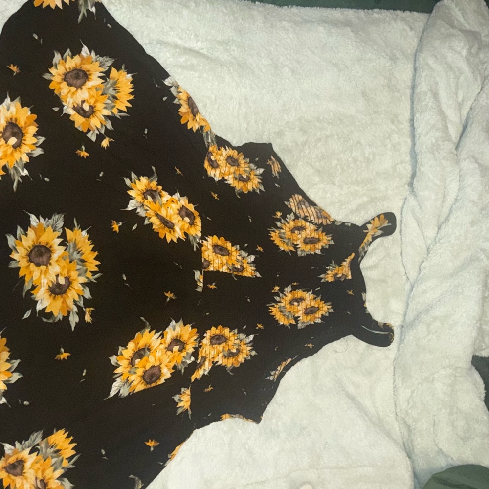 Torrid Black and Yellow sunflower top size 2 - Picture 3 of 3